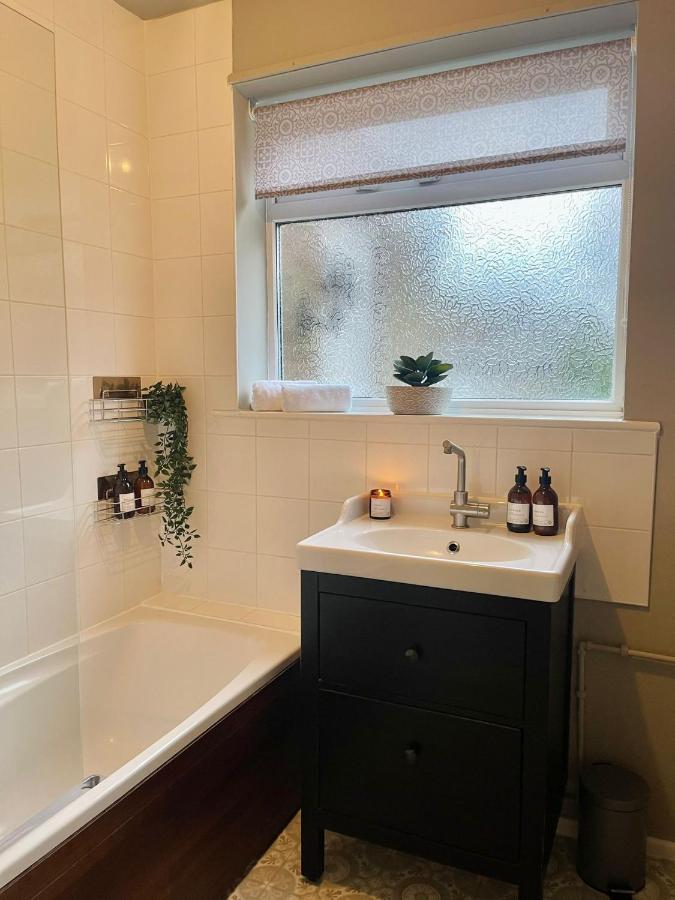 Kist Accommodates - Stylish Headingley Apartment - Parking - 500 Mps Wifi Meanwood Екстер'єр фото