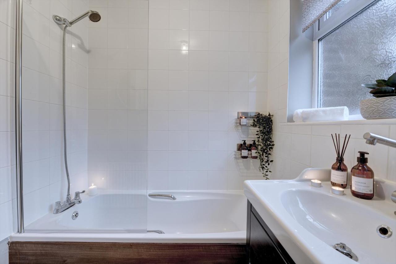 Kist Accommodates - Stylish Headingley Apartment - Parking - 500 Mps Wifi Meanwood Екстер'єр фото